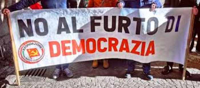 Manifestación italiana pidiendo democracia