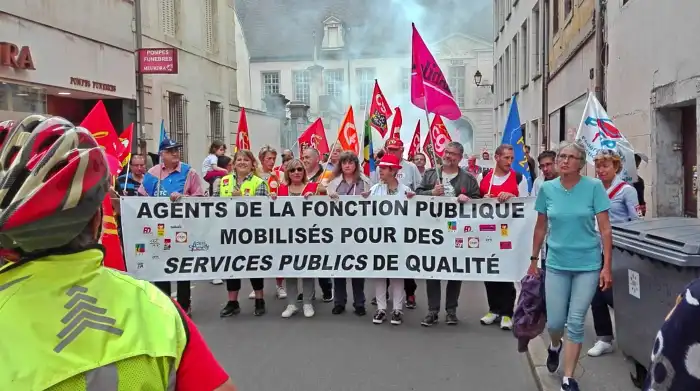 Desfile intersindical durante una manifestación por la defensa de los servicios públicos, Dijon, Francia, 22 de mayo de 2018. Haldu/Wikimedia Commons.