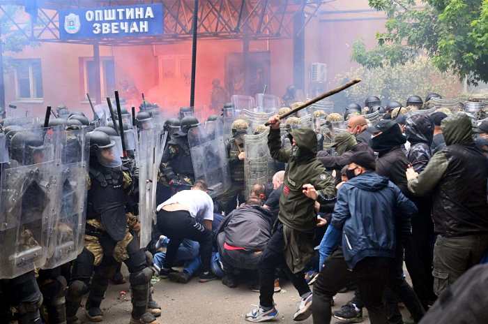Manifestación en Kosovo reprimida por la policía