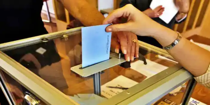 Foto de voto en urna