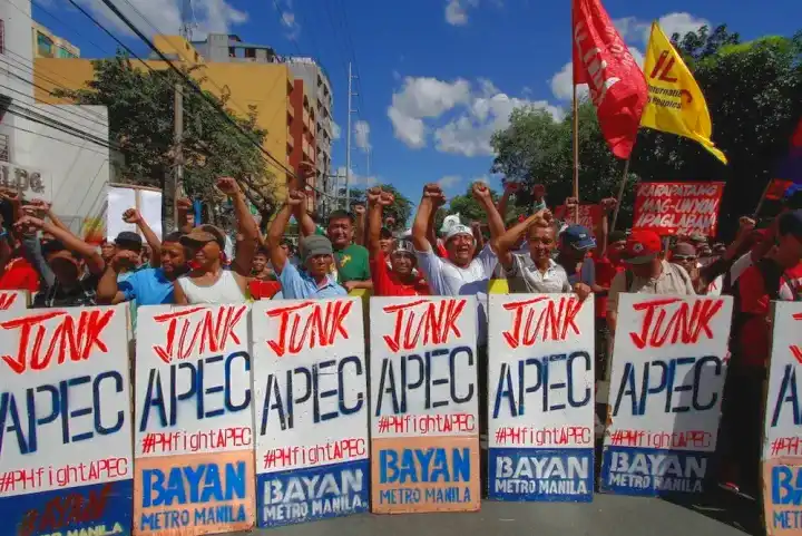 Manifestación contra la APEC