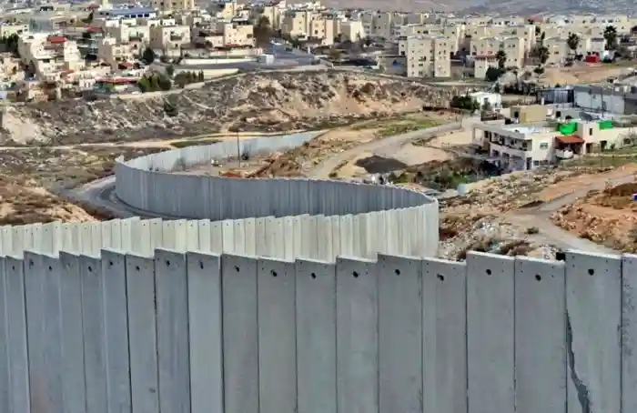 Foto de archivo de los 75 km. de muro en torno a Gaza