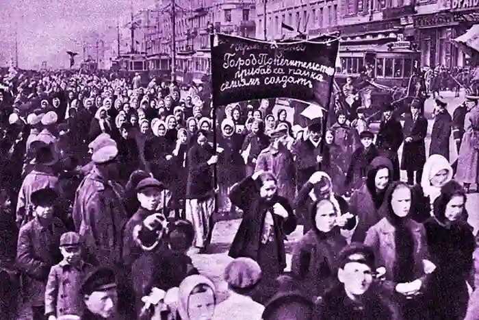 Foto histórica de manifestación mujeres comunistas