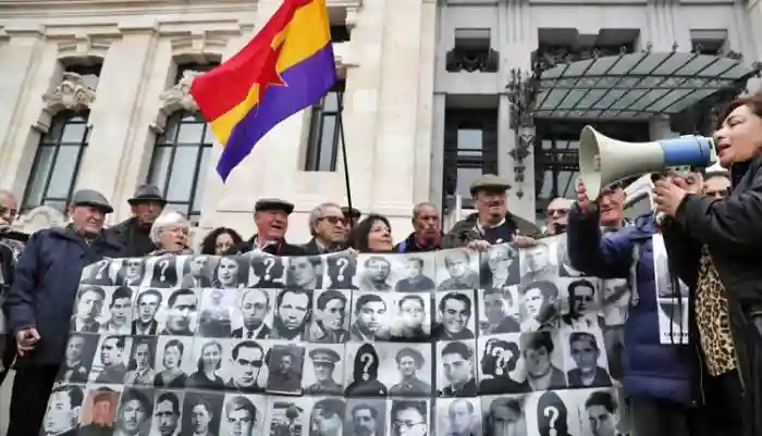 «España sigue el círculo vicioso de negar su historia franquista»