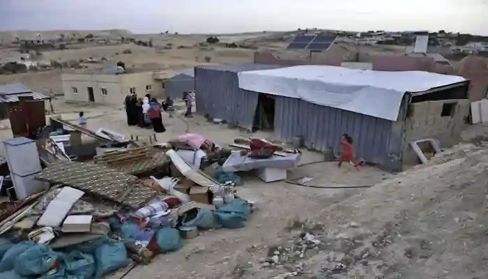 Los residentes de la aldea beduina se preparan para la demolición de casas por parte de las autoridades israelíes. (Foto: vía Adalah Legal Center)