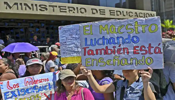 Foto manifestación maestros por salarios dignos