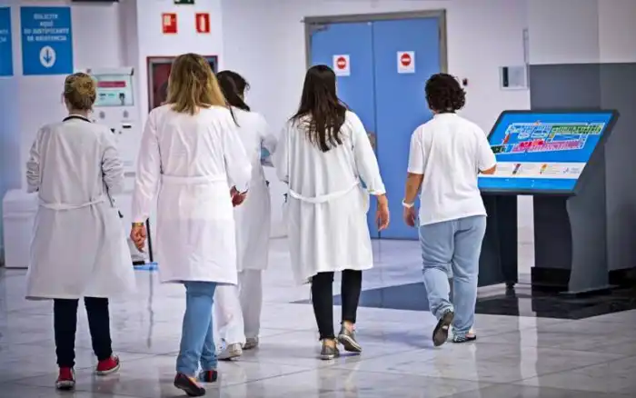 Trabajadores y usuarios alertan sobre la reversión del Hospital de Manises (València)