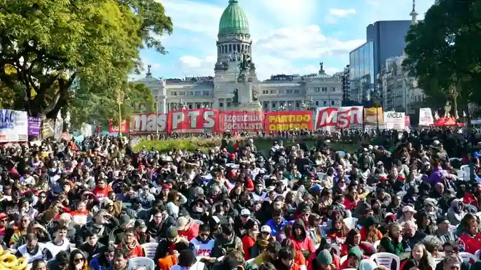 Grandes movilizaciones en Buenos Aires contra los planes de Milei